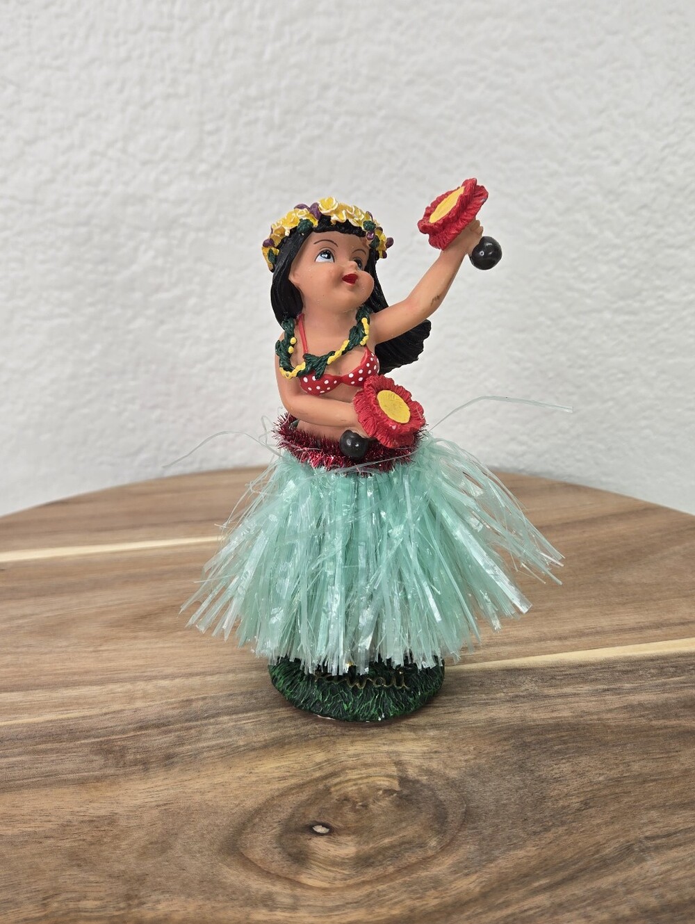 VTG Hula Girl Dashboard Doll Figurine Hawaii Bobble Shaking Grass Skirt Bobble